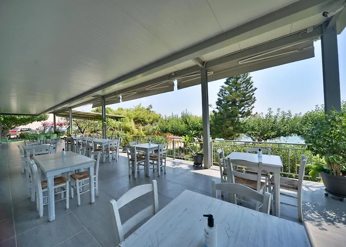 Kakanakos 로우트라 오라이아스 엘레니스